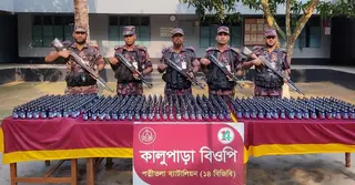 নওগাঁয় সীমান্তে ৬০৯ বোতল ফেন্সিডিল উদ্ধার